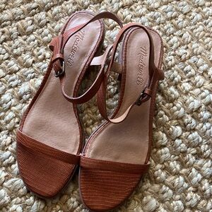 NWT The Louise Sandal in Lizard Embossed Leather Warm Nutmeg